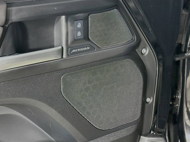 Used 2025 Land Rover Defender 110 S image 21