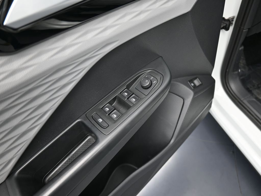 Used 2022 Volkswagen Taos S image 13