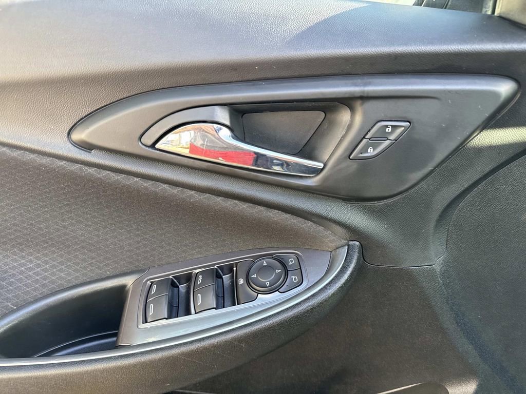 Used 2021 Chevrolet Malibu LT image 21