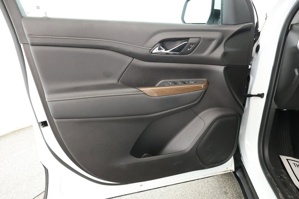 Used 2023 GMC Acadia SLE image 8