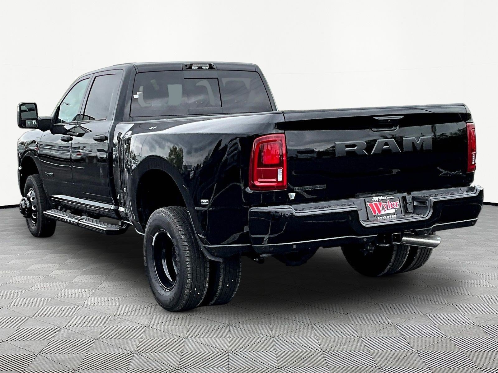 New 2027 RAM 3500 Big Horn AWD/4WD image 4