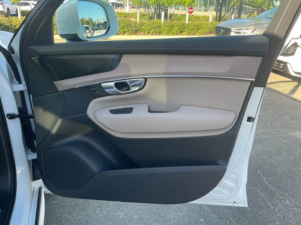 New 2027 Volvo XC90 B6 Plus AWD/4WD image 18