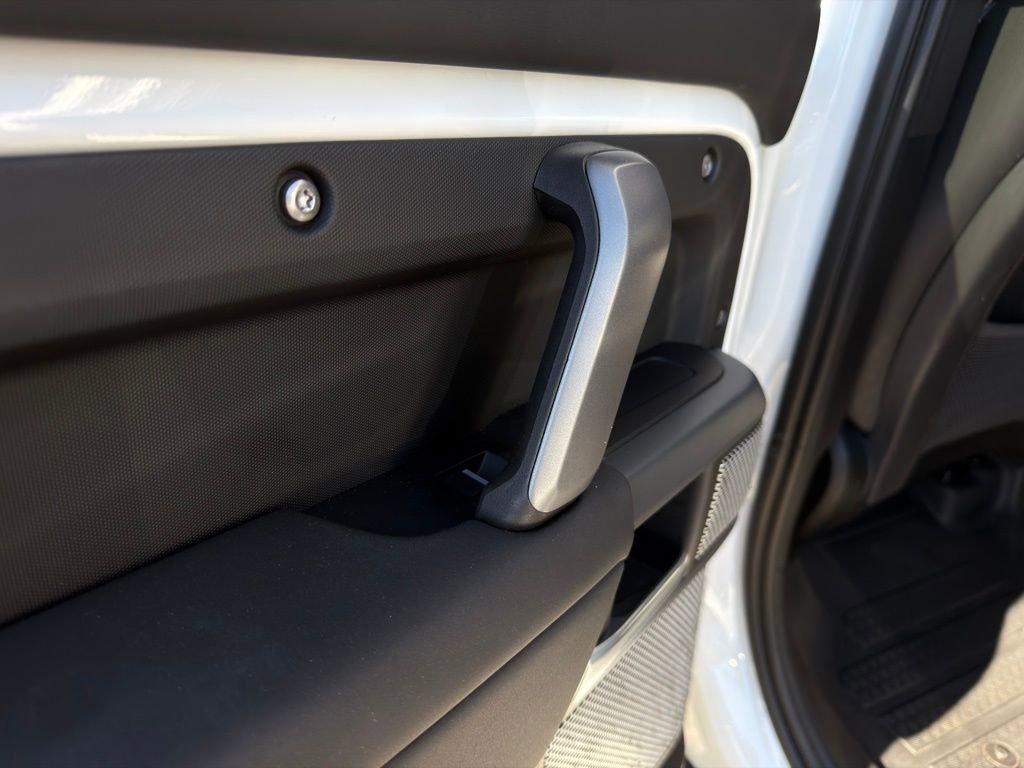 Used 2024 Land Rover Defender 130 X-Dynamic SE image 45