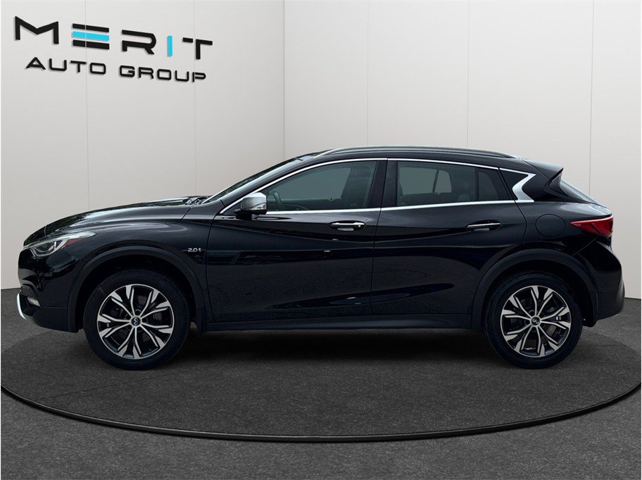Used 2017 INFINITI QX30 Premium w/ Technology Package AWD/4WD image 5