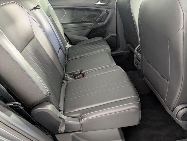 Used 2024 Volkswagen Tiguan SE image 33