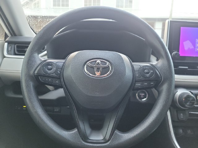Used 2025 Toyota RAV4 XLE AWD/4WD image 14