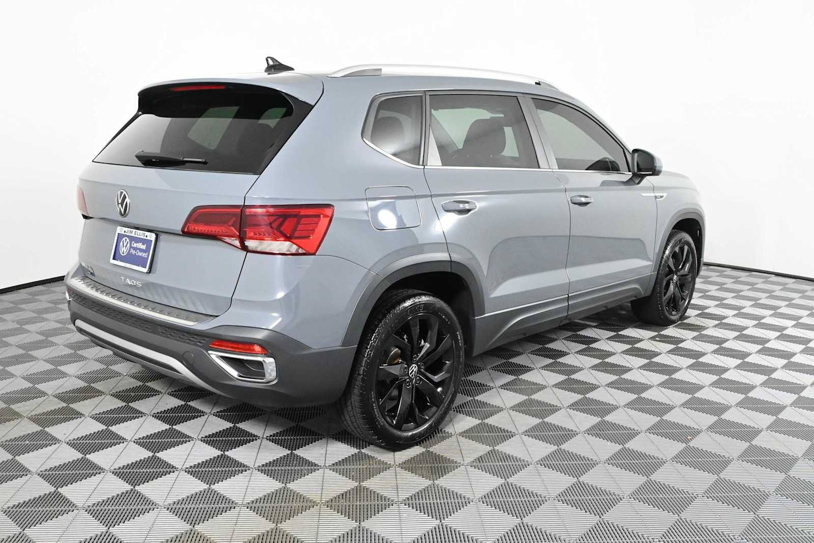 Certified 2024 Volkswagen Taos SE FWD image 6