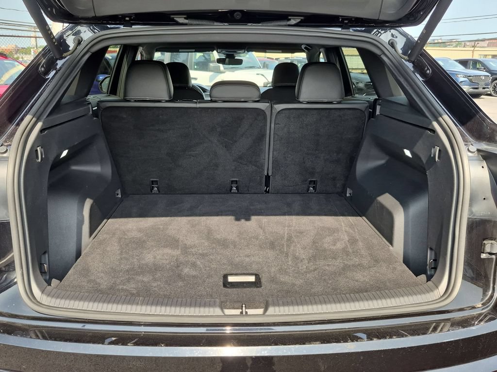 Used 2025 Volkswagen Atlas Cross Sport SE FWD image 28