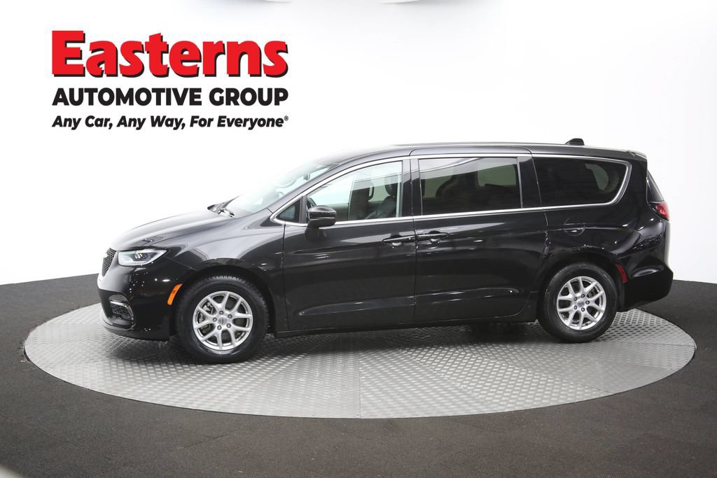 Used 2023 Chrysler Pacifica Touring-L FWD image 60