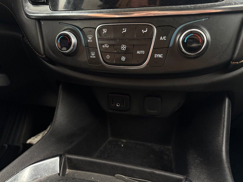 Used 2021 Chevrolet Traverse LS FWD image 19
