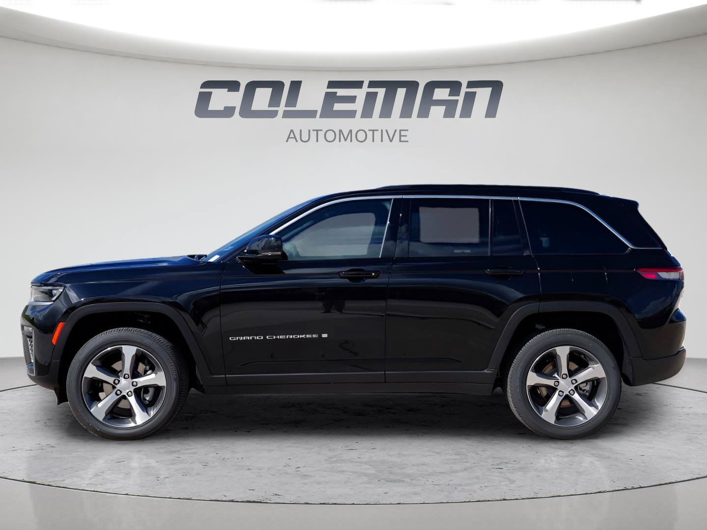 New 2026 Jeep Grand Cherokee Limited w/ Luxury Tech Group II AWD/4WD image 2