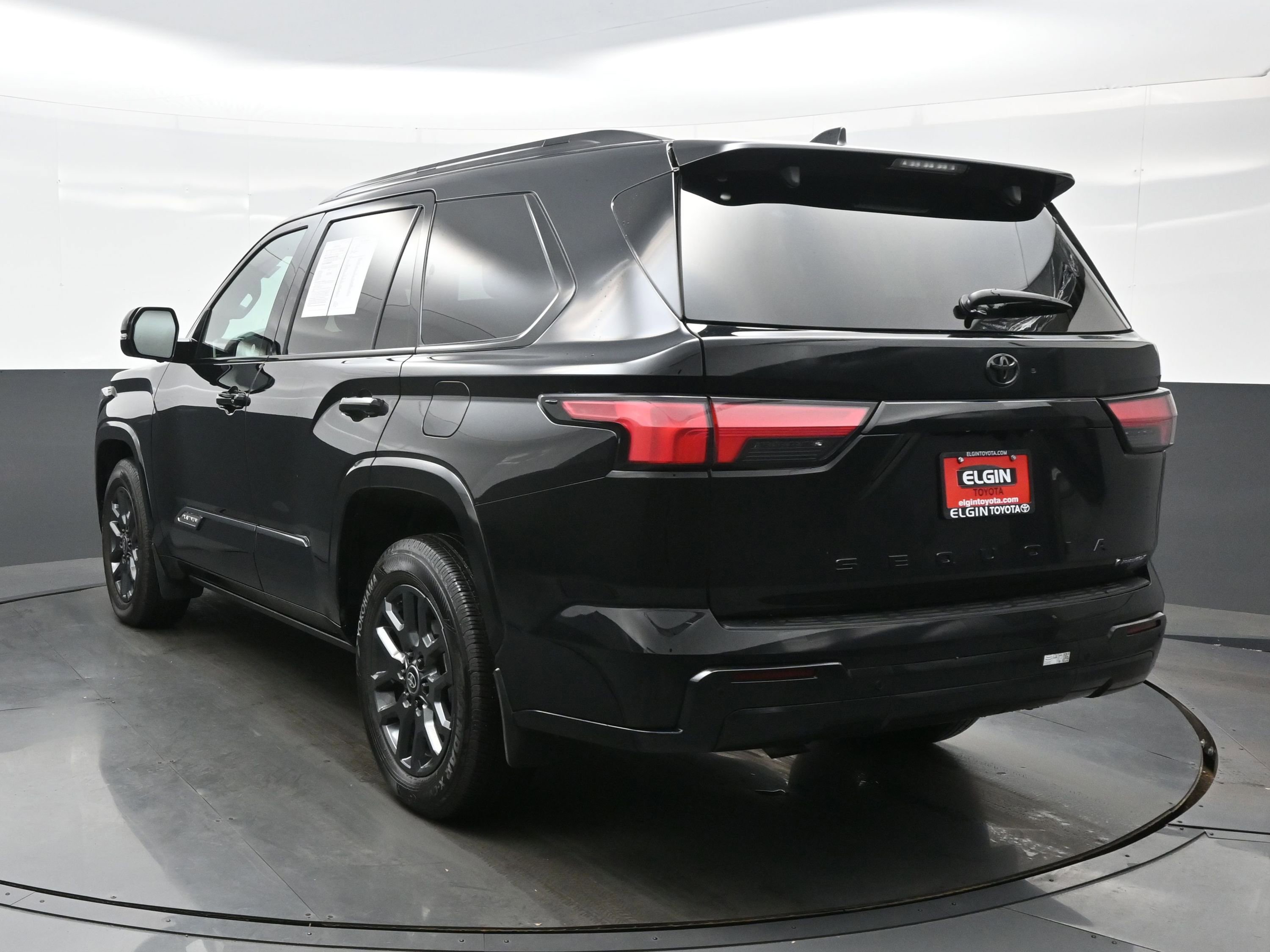 Used 2025 Toyota Sequoia Platinum image 4