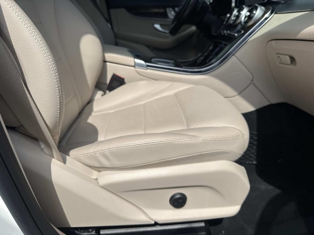 Used 2020 Mercedes-Benz GLC 300 4MATIC w/ Multimedia Package image 14