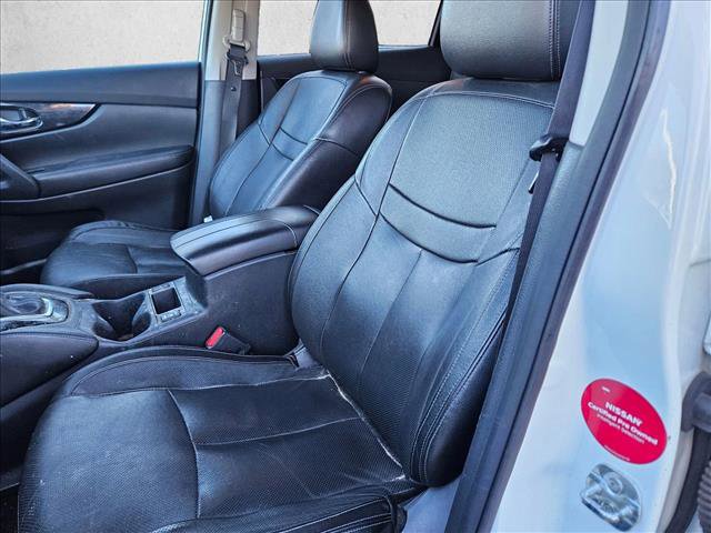 Used 2017 Nissan Rogue SL w/ SL Premium Package image 16