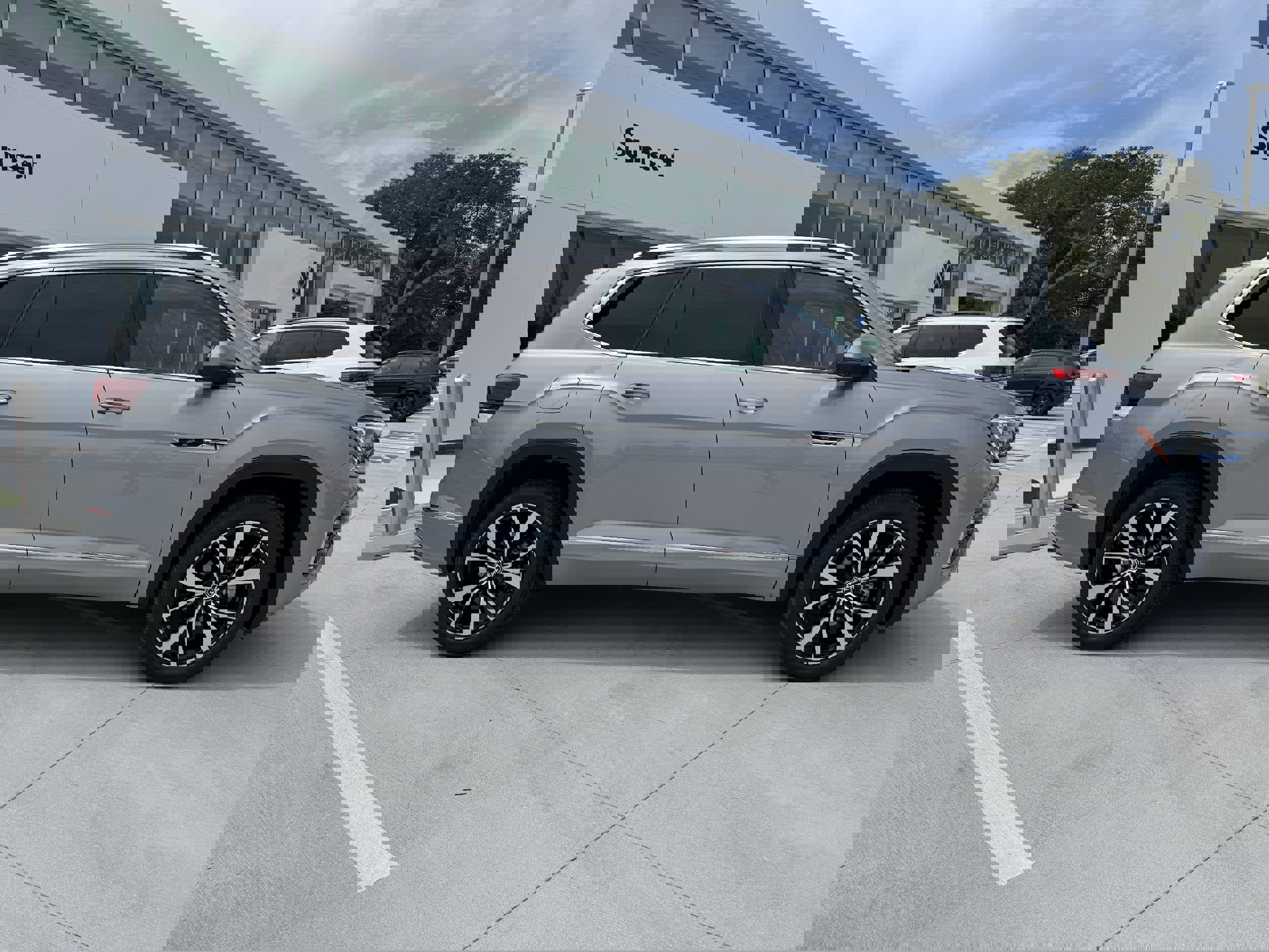 New 2025 Volkswagen Atlas SEL Premium R-Line image 2