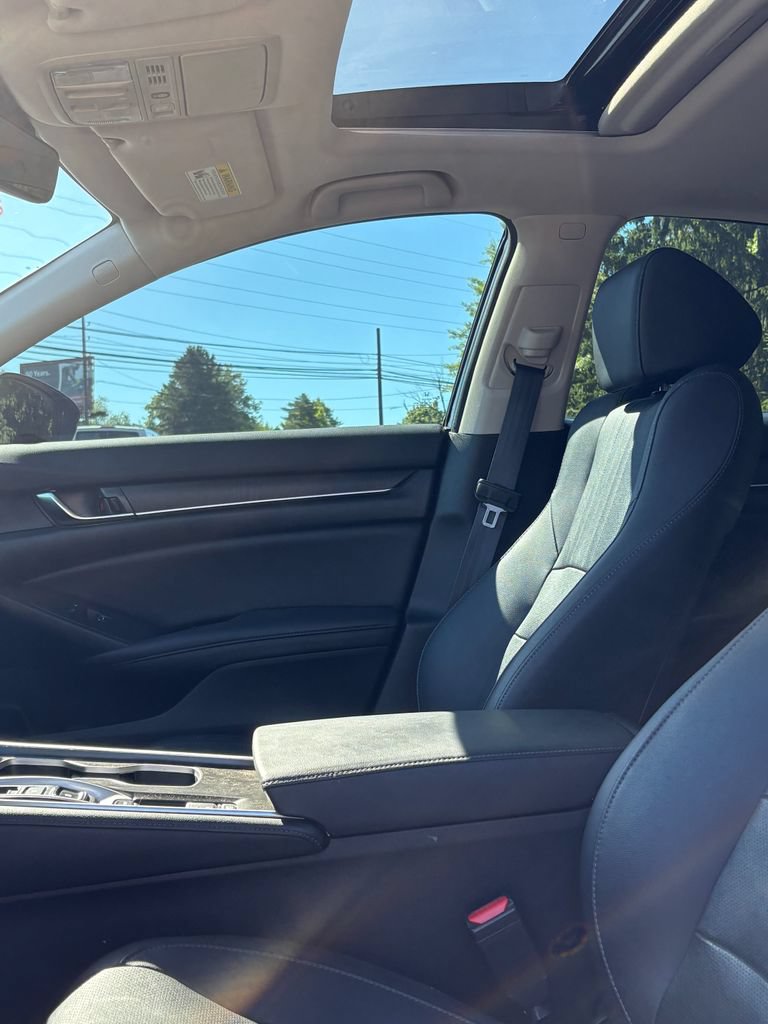 Used 2020 Honda Accord Touring image 7