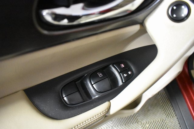 Used 2015 Nissan Rogue SV image 8