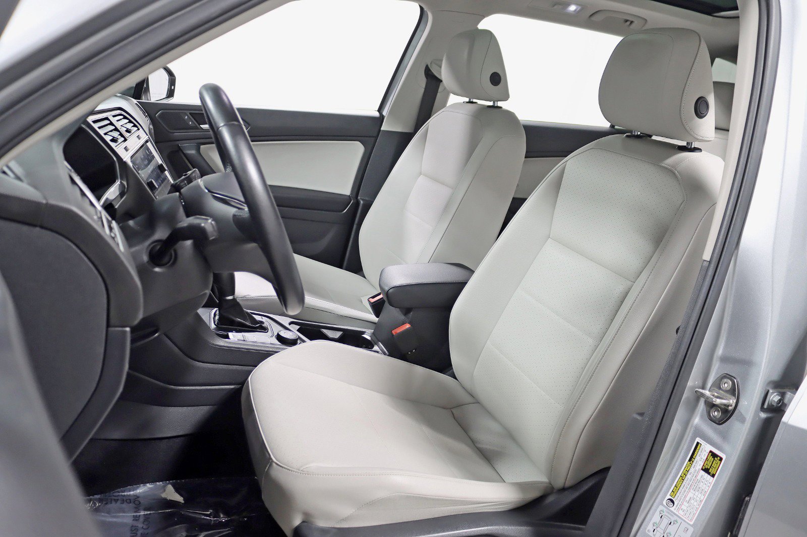 Used 2019 Volkswagen Tiguan SEL w/ 3rd Row Seat Package AWD/4WD image 24