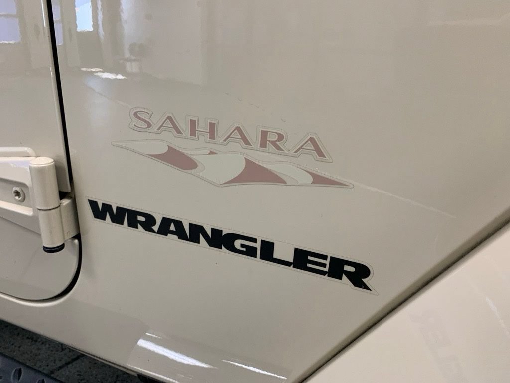 Used 2012 Jeep Wrangler Sahara w/ Dual Top Group AWD/4WD image 8