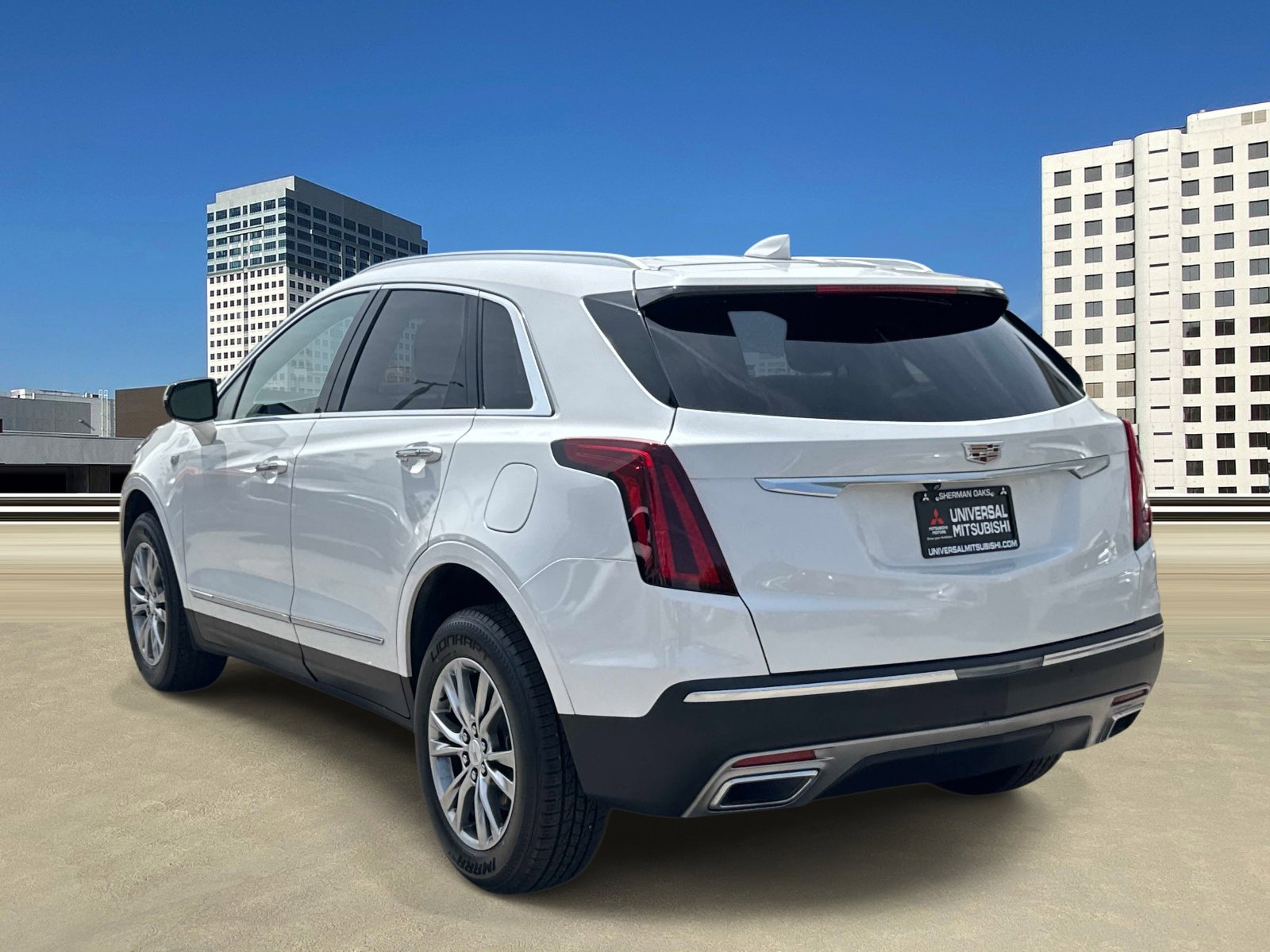 Used 2021 Cadillac XT5 Premium Luxury image 3
