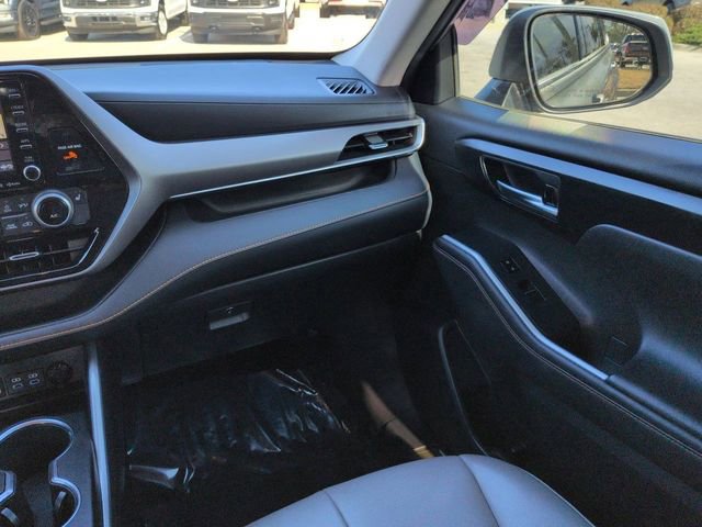 Used 2022 Toyota Highlander Bronze Edition image 17
