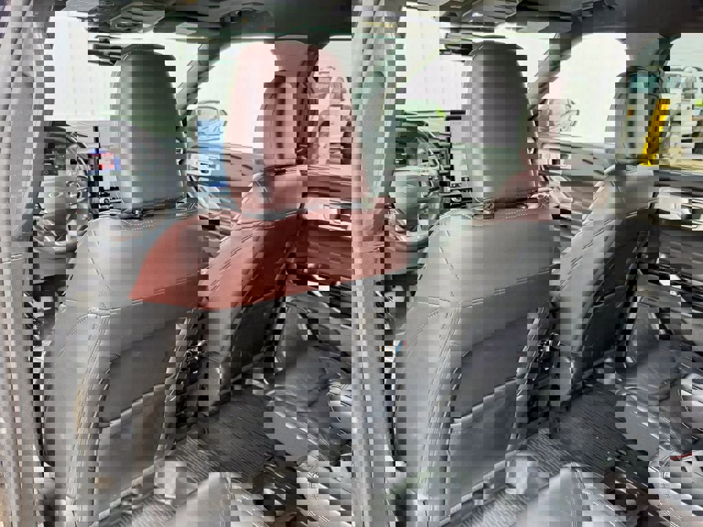 Used 2021 Ford Explorer Platinum w/ Equipment Group 601A AWD/4WD image 14