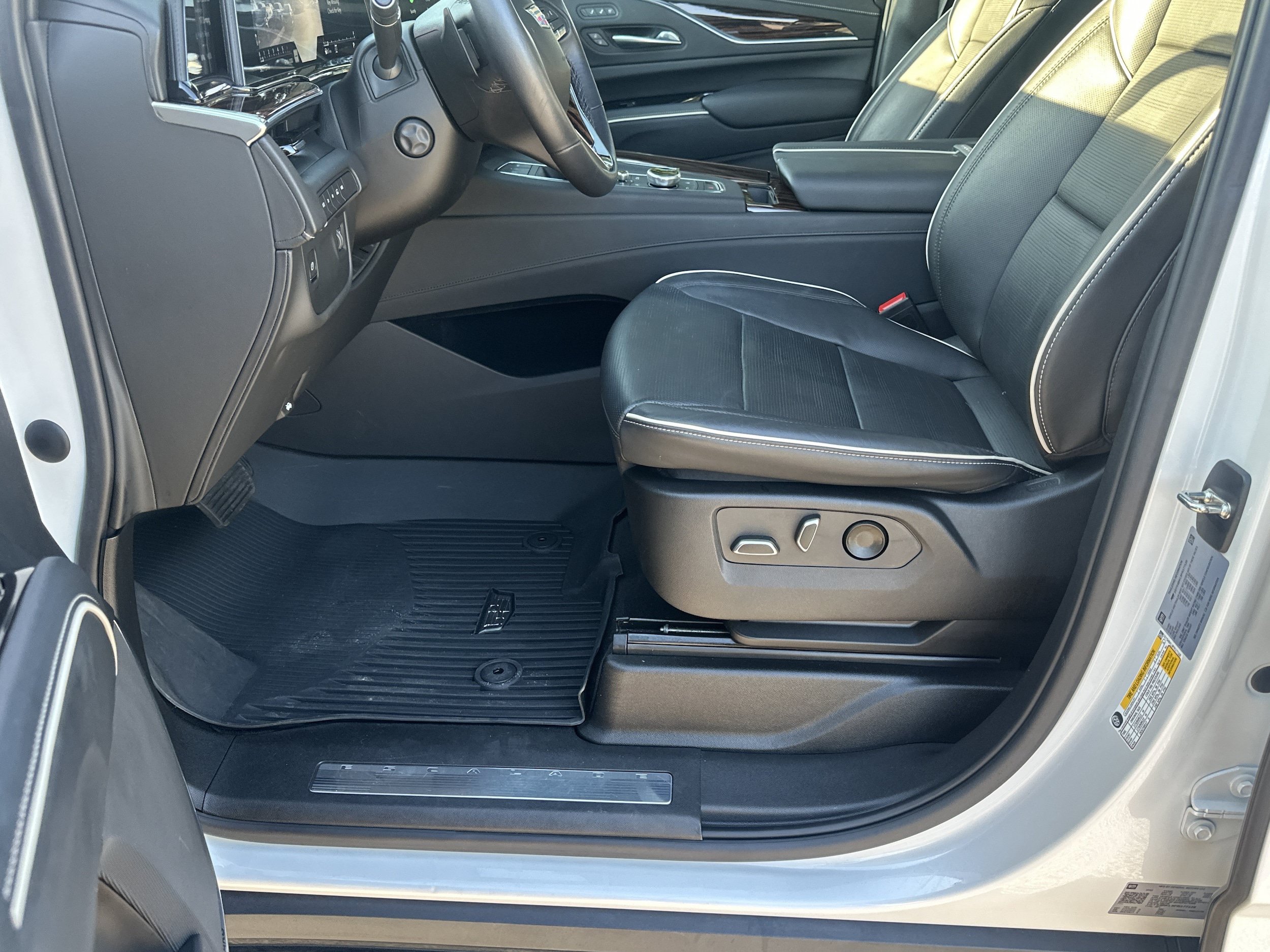 Used 2023 Cadillac Escalade Premium Luxury AWD/4WD image 9