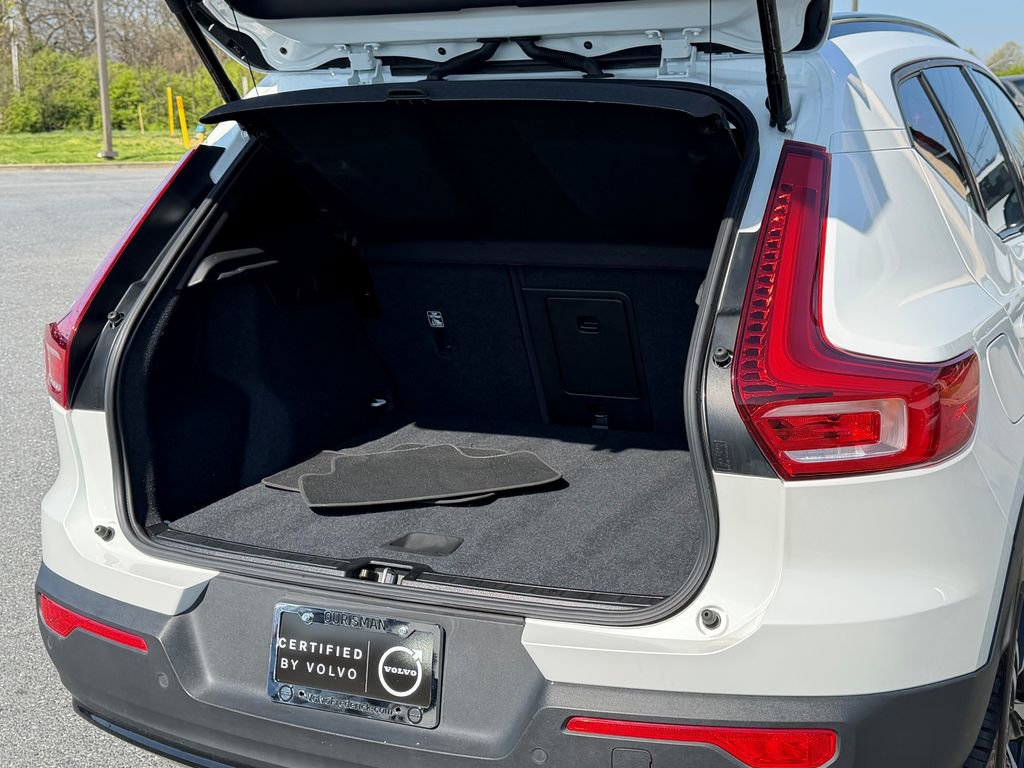 Certified 2024 Volvo XC40 B5 Core AWD/4WD image 17