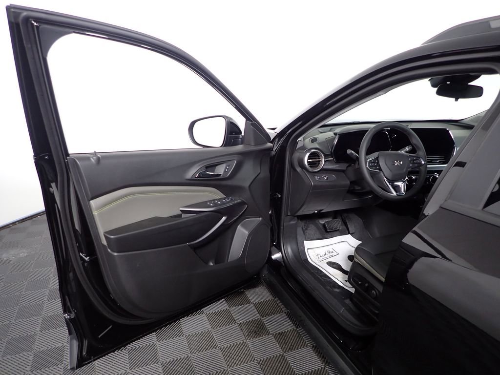 New 2026 Chevrolet Trax ACTIV FWD image 17