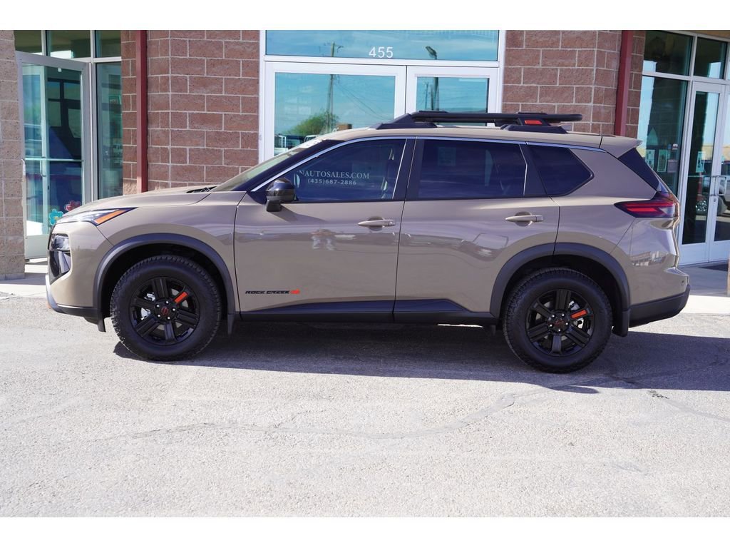 Used 2025 Nissan Rogue SV image 4