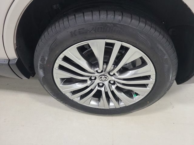 Certified 2022 Toyota Venza Limited AWD/4WD image 38