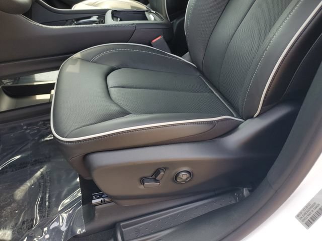 New 2027 Chrysler Pacifica Limited w/ Family Tech Group AWD/4WD image 20