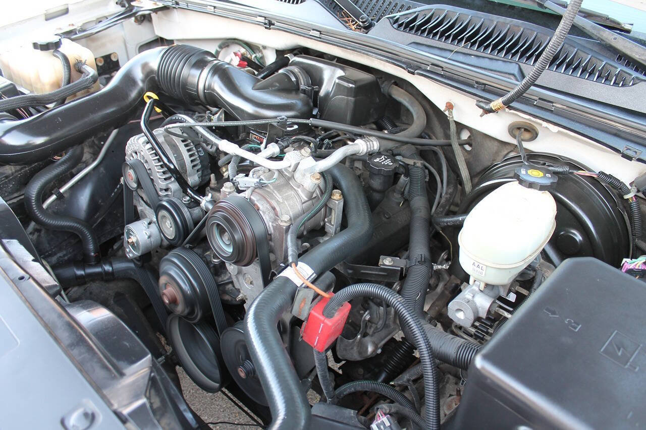 Used 2006 Chevrolet Silverado 1500 W/T RWD image 22
