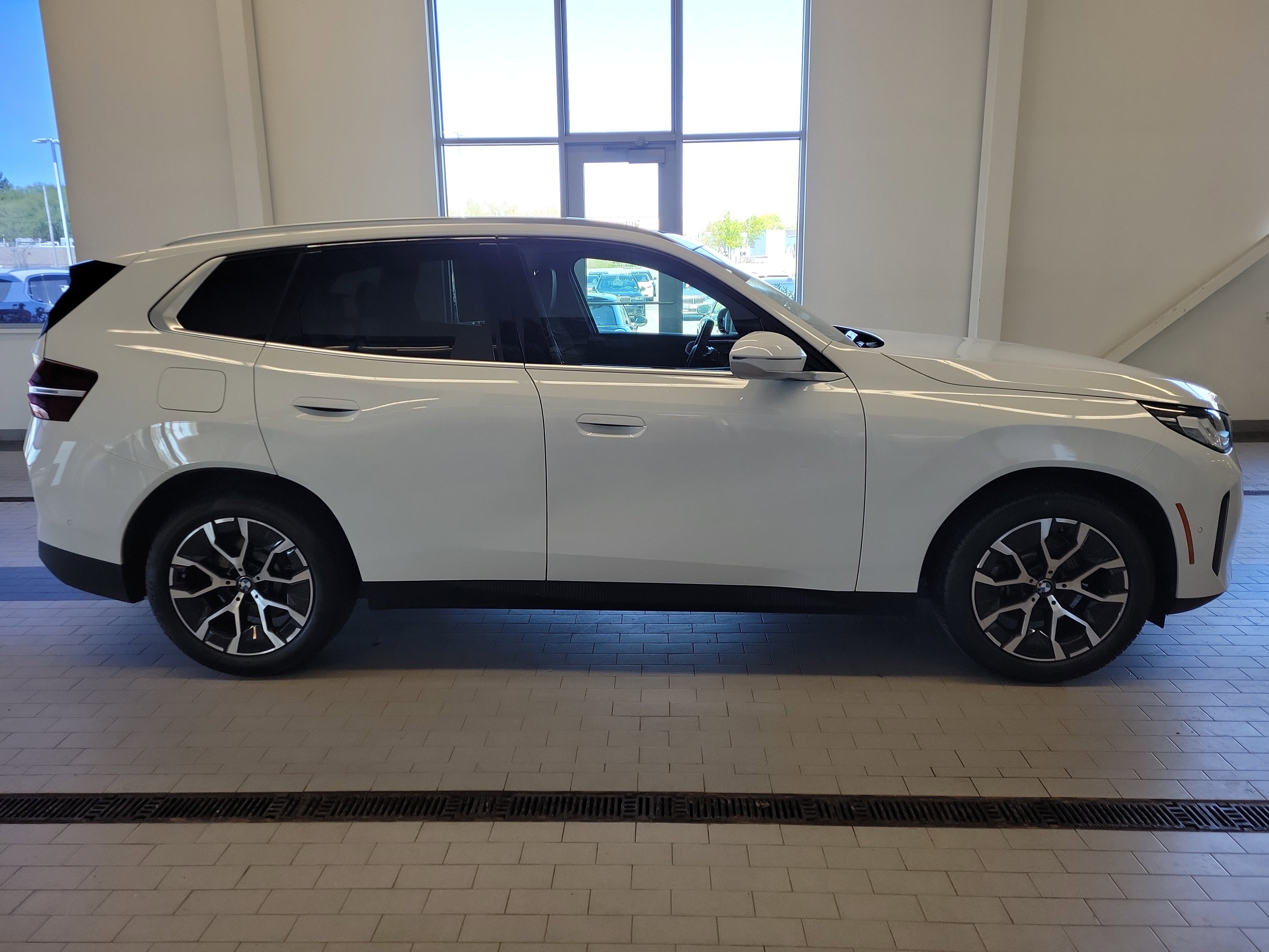 Used 2025 BMW X3 xDrive30 w/ Convenience Package AWD/4WD image 4