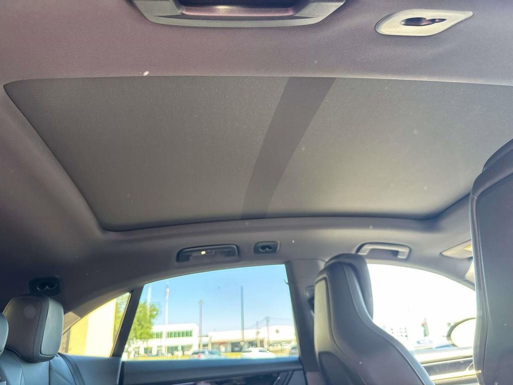 Certified 2025 Porsche Macan Electric image 15