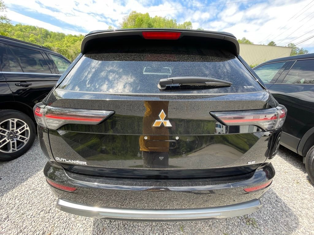 Used 2025 Mitsubishi Outlander AWD image 5