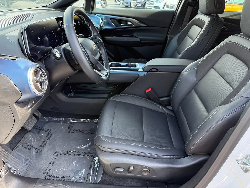 Used 2024 Chevrolet Equinox EV LT FWD image 24