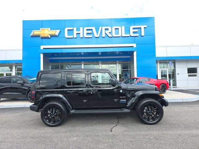 Used 2024 Jeep Wrangler Unlimited Sahara w/ Technology Group AWD/4WD image 2