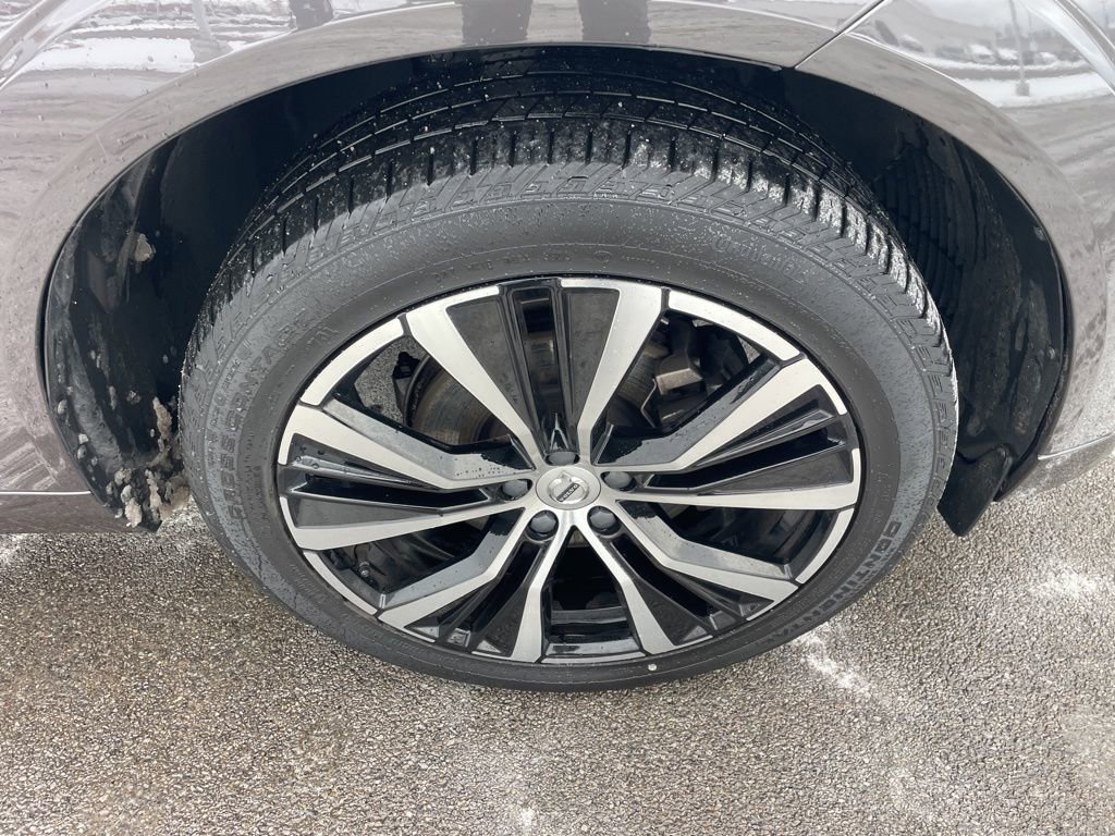 Certified 2023 Volvo XC60 B5 Plus w/ Climate Package image 11