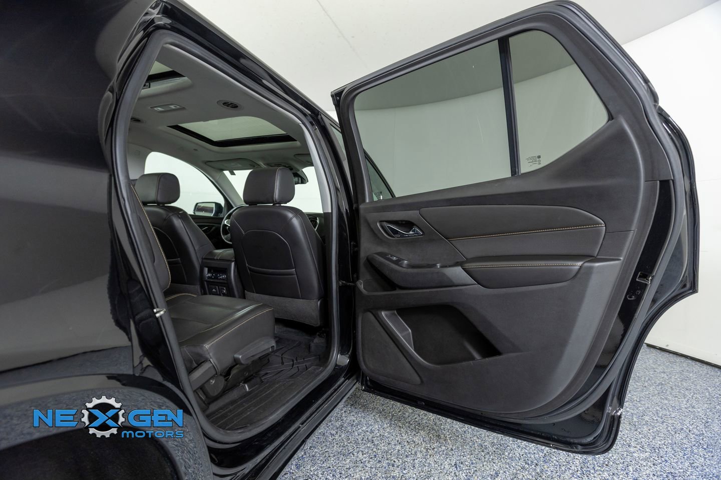 Used 2020 Chevrolet Traverse Premier w/ Redline Edition image 32