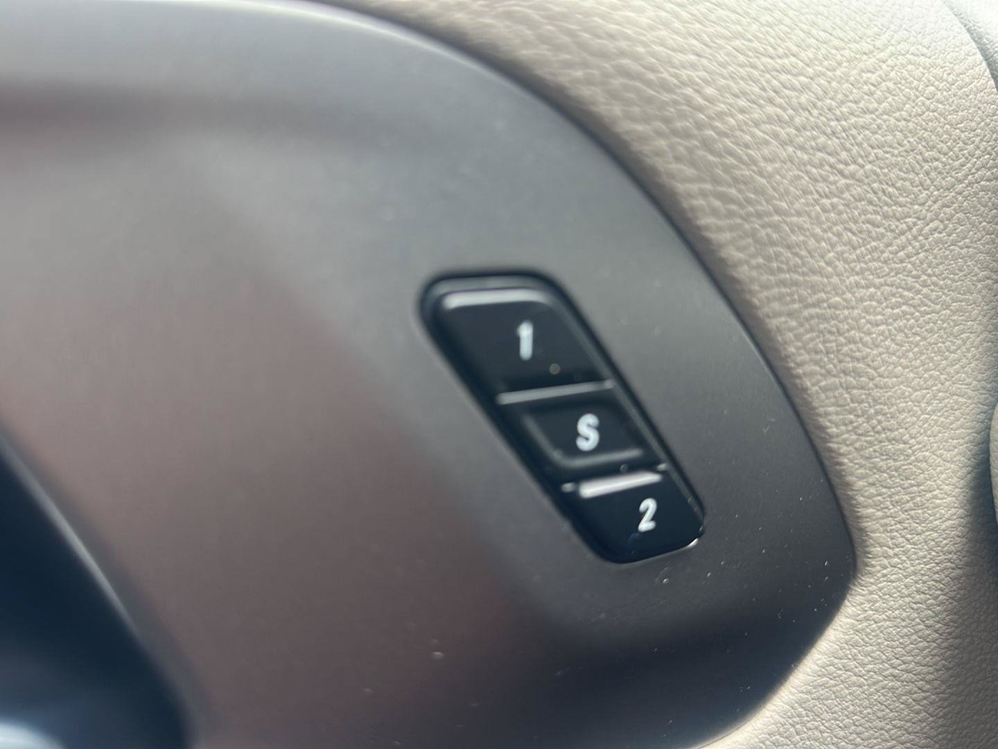 Used 2024 Chrysler Pacifica Touring-L FWD image 26