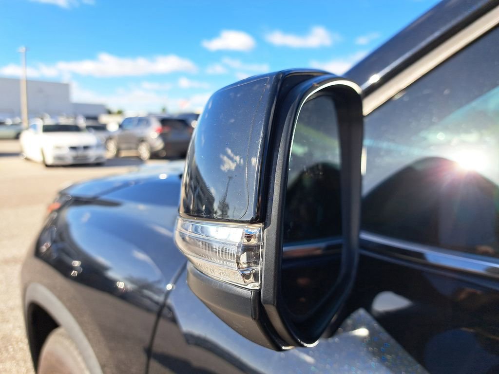 Used 2022 Toyota Highlander XLE image 4