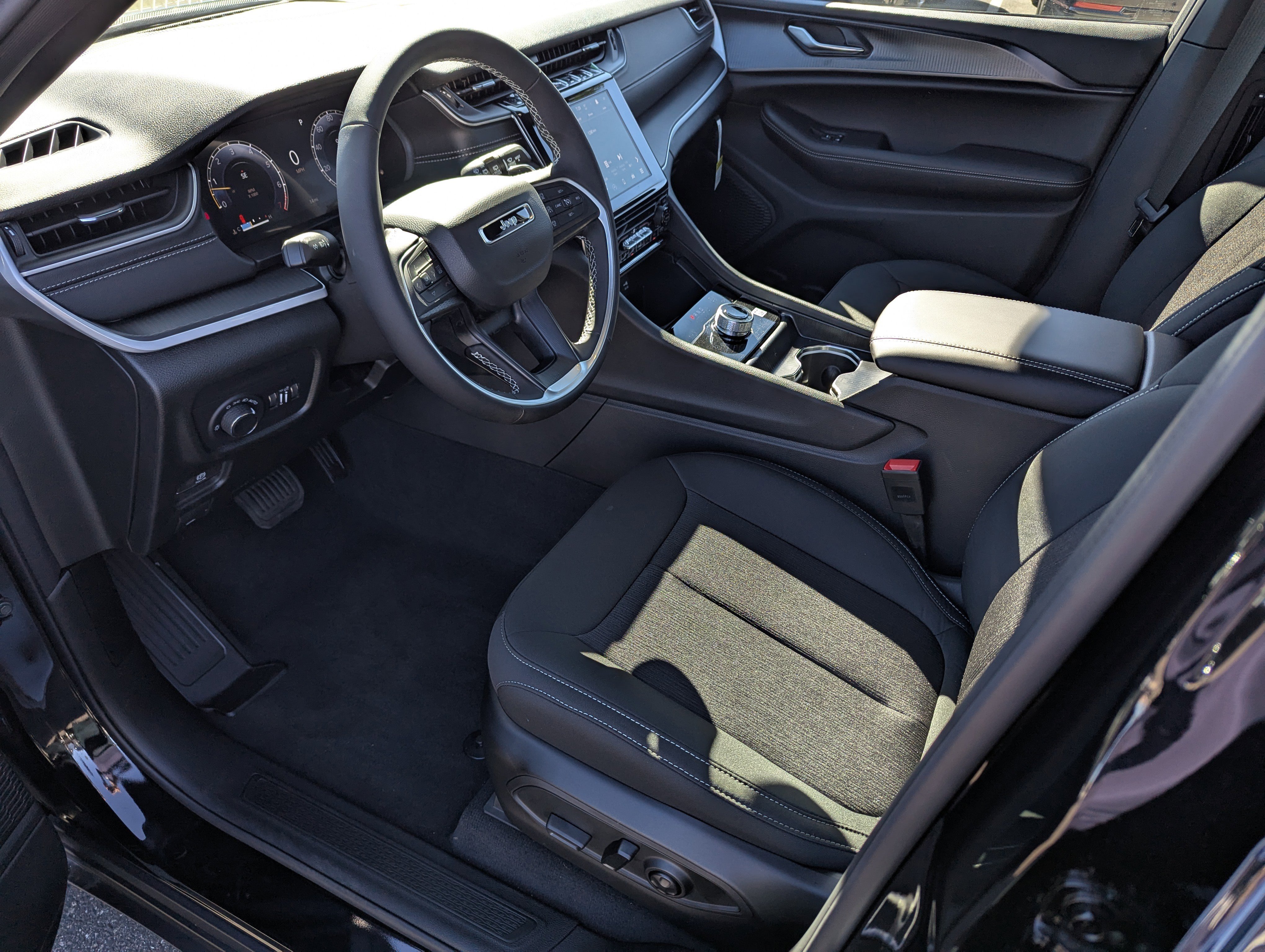 New 2025 Jeep Grand Cherokee L Laredo w/ Trailer Tow Package image 9