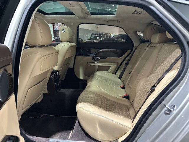 Used 2017 Jaguar XJ L Portfolio RWD image 43