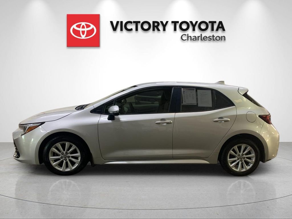 Used 2023 Toyota Corolla SE w/ SE Premium Package FWD image 2