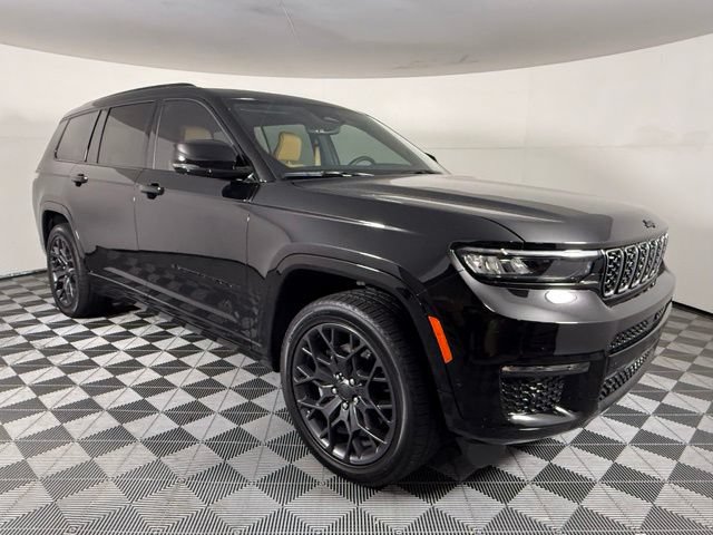 Used 2025 Jeep Grand Cherokee L Summit w/ Obsidian Package AWD/4WD image 9