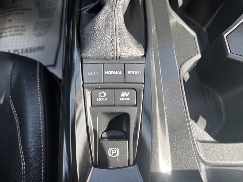 Used 2025 Toyota Camry SE FWD image 18