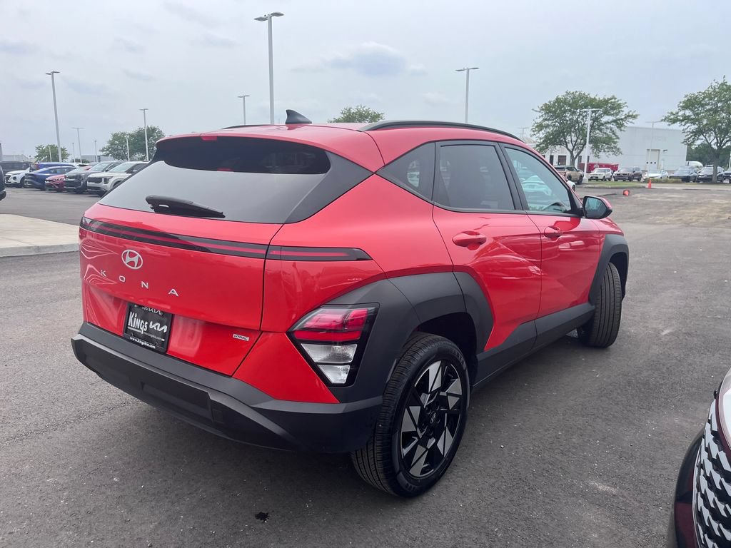 Used 2024 Hyundai Kona SEL AWD/4WD image 3