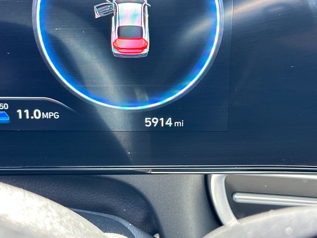 Certified 2025 Hyundai Elantra Limited FWD image 13
