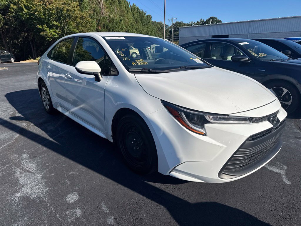 Used 2023 Toyota Corolla LE FWD image 2